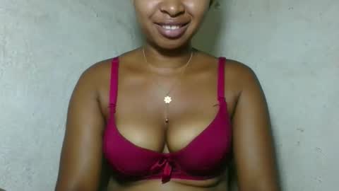 florencia011 online show from 04/25/26, 07:00