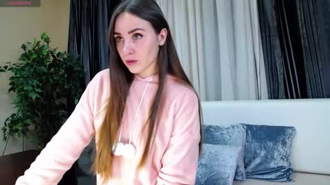 Snapshot of flouvet chatting on 09/14/25, 07:29 Flouvet online show from 09/14/25, 07:29