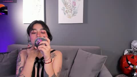 Its a pleasure to meet you. Im Flower. Help me reach 1k. Follow me. online show from 10/29/25, 11:45