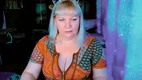 FlowerAhButterf online show from 12/14/25, 12:49