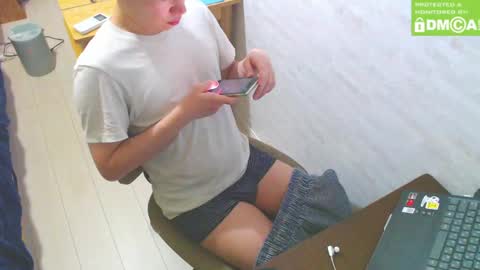 Snapshot of flowerbox chatting on 02/24/25, 11:32 flowerbox online show from 02/24/25, 11:32