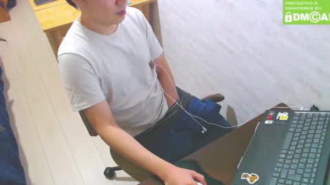 Snapshot of flowerbox chatting on 03/08/25, 12:09 flowerbox online show from 03/08/25, 12:09