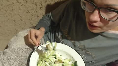 Snapshot of flowercandydoll chatting on 12/08/24, 10:03 say meow and send tip online show from 12/08/24, 10:03