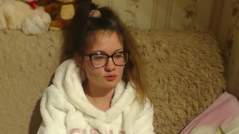 Snapshot of flowercandydoll chatting on 12/15/24, 09:42 say meow and send tip online show from 12/15/24, 09:42