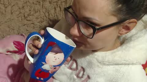 Snapshot of flowercandydoll chatting on 12/27/24, 10:16 say meow and send tip online show from 12/27/24, 10:16