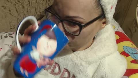 Snapshot of flowercandydoll chatting on 02/09/25, 10:11 say meow and send tip online show from 02/09/25, 10:11