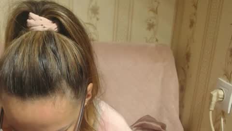 Snapshot of flowercandydoll chatting on 10/18/25, 09:10 say meow and send tip online show from 10/18/25, 09:10