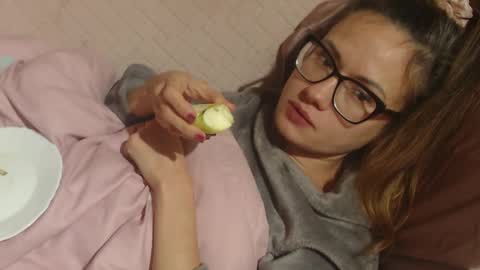 say meow and send tip  online show from 11/15/25, 09:54