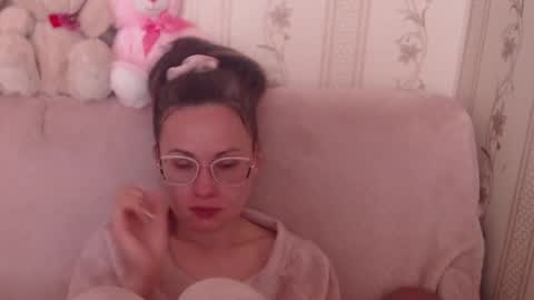 Snapshot of flowercandydoll13 chatting on 05/04/26, 07:26 say meow and send tip online show from 05/04/26, 07:26