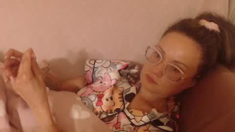 Snapshot of flowercandydoll13 chatting on 06/08/26, 09:04 say meow and send tip online show from 06/08/26, 09:04