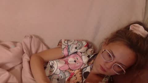 Snapshot of flowercandydoll13 chatting on 07/09/26, 01:26 say meow and send tip online show from 07/09/26, 01:26