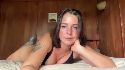 Snapshot of flowergirl448844 chatting on 10/27/25, 11:52 Flowergirl online show from 10/27/25, 11:52