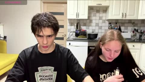 flowerscouple online show from 04/17/26, 10:13