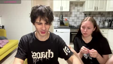 flowerscouple online show from 05/04/26, 10:06