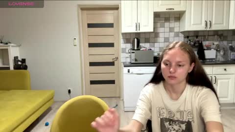 flowerscouple online show from 05/09/26, 10:37