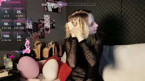 fluffy_cloude online show from 04/23/26, 05:41