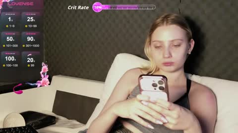 Snapshot of fluffy_cloude chatting on 05/20/26, 06:19 fluffy_cloude online show from 05/20/26, 06:19