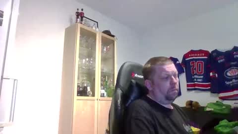 Snapshot of fluffy_espen chatting on 05/25/26, 11:27 fluffy_espen online show from 05/25/26, 11:27