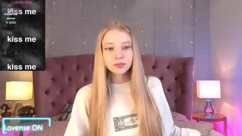 Mia online show from 09/13/25, 08:08