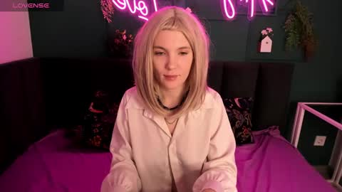 Monica online show from 03/03/25, 07:32