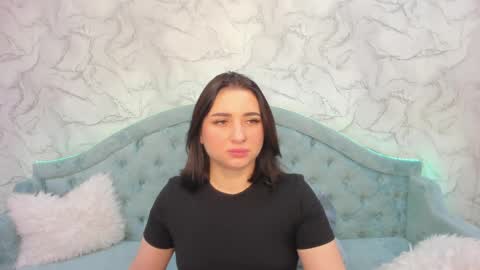 Snapshot of flufyfoxx chatting on 04/24/26, 12:35 Lina online show from 04/24/26, 12:35