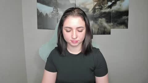 Snapshot of flufyfoxx chatting on 05/01/26, 12:37 Lina online show from 05/01/26, 12:37