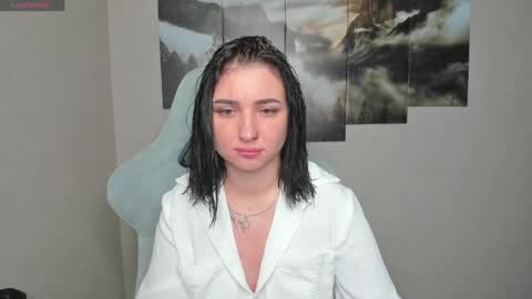 Snapshot of flufyfoxx chatting on 05/18/26, 12:51 Lina online show from 05/18/26, 12:51
