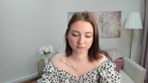 Snapshot of flufyfoxx chatting on 06/04/26, 12:27 Lina online show from 06/04/26, 12:27