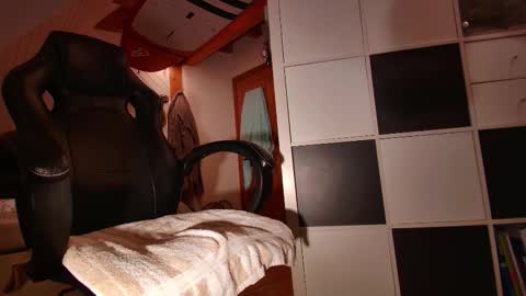 Matthew online show from 10/17/25, 04:42