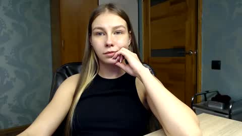 Snapshot of fofhcf chatting on 12/02/24, 08:00 Molli  Ready for any play with you. Hottest show in pvt  Help a student earn big tokens  online show from 12/02/24, 08:00