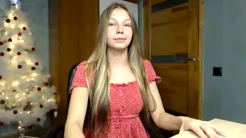 Snapshot of fofhcf chatting on 12/13/24, 11:28 Molli  Ready for any play with you. Hottest show in pvt  Help a student earn big tokens  online show from 12/13/24, 11:28