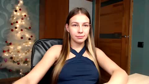 Snapshot of fofhcf chatting on 12/16/24, 03:30 Molli  Ready for any play with you. Hottest show in pvt  Help a student earn big tokens  online show from 12/16/24, 03:30