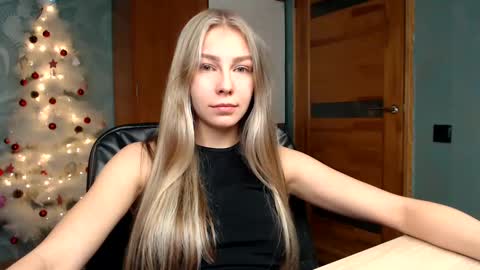 Snapshot of fofhcf chatting on 12/26/24, 09:26 Molli  Ready for any play with you. Hottest show in pvt  Help a student earn big tokens  online show from 12/26/24, 09:26