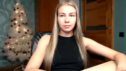 Snapshot of fofhcf chatting on 12/28/24, 02:01 Molli  Ready for any play with you. Hottest show in pvt  Help a student earn big tokens  online show from 12/28/24, 02:01