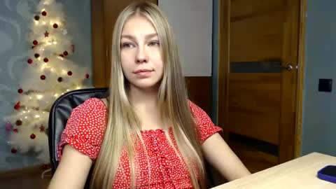 Snapshot of fofhcf chatting on 01/09/25, 10:20 Molli  Ready for any play with you. Hottest show in pvt  Help a student earn big tokens  online show from 01/09/25, 10:20