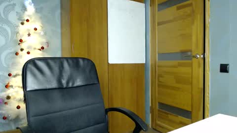 Snapshot of fofhcf chatting on 01/10/25, 07:21 Molli  Ready for any play with you. Hottest show in pvt  Help a student earn big tokens  online show from 01/10/25, 07:21