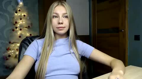 Snapshot of fofhcf chatting on 01/16/25, 06:27 Molli  Ready for any play with you. Hottest show in pvt  Help a student earn big tokens  online show from 01/16/25, 06:27