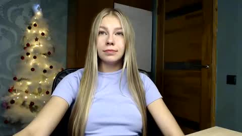 Snapshot of fofhcf chatting on 01/17/25, 12:31 Molli  Ready for any play with you. Hottest show in pvt  Help a student earn big tokens  online show from 01/17/25, 12:31
