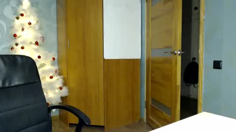 Snapshot of fofhcf chatting on 01/21/25, 10:41 Molli  Ready for any play with you. Hottest show in pvt  Help a student earn big tokens  online show from 01/21/25, 10:41