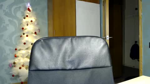 Snapshot of fofhcf chatting on 01/25/25, 12:27 Molli  Ready for any play with you. Hottest show in pvt  Help a student earn big tokens  online show from 01/25/25, 12:27
