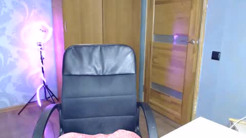 Snapshot of fofhcf chatting on 02/18/25, 05:53 Molli  Ready for any play with you. Hottest show in pvt  Help a student earn big tokens  online show from 02/18/25, 05:53