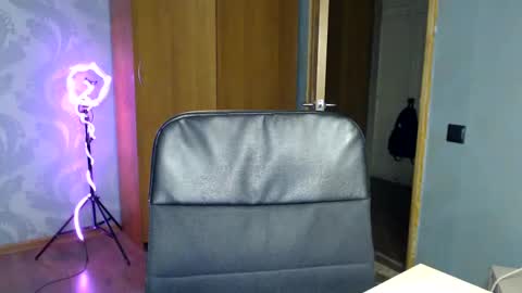 Snapshot of fofhcf chatting on 02/20/25, 01:03 Molli  Ready for any play with you. Hottest show in pvt  Help a student earn big tokens  online show from 02/20/25, 01:03