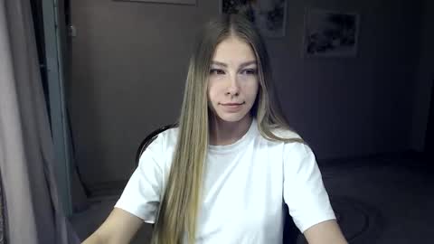 Snapshot of fofhcf chatting on 09/22/25, 08:44 Molli  Ready for any play with you. Hottest show in pvt  Help a student earn big tokens  online show from 09/22/25, 08:44