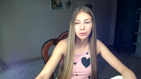 Snapshot of fofhcf chatting on 10/06/25, 02:03 Molli  Ready for any play with you. Hottest show in pvt  Help a student earn big tokens  online show from 10/06/25, 02:03