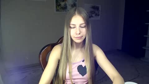 Snapshot of fofhcf chatting on 10/08/25, 09:34 Molli  Ready for any play with you. Hottest show in pvt  Help a student earn big tokens  online show from 10/08/25, 09:34