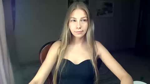 Snapshot of fofhcf chatting on 10/10/25, 04:39 Molli  Ready for any play with you. Hottest show in pvt  Help a student earn big tokens  online show from 10/10/25, 04:39