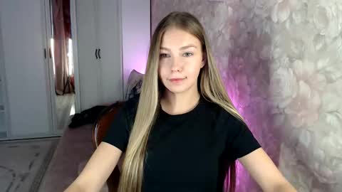 Snapshot of fofhcf chatting on 10/15/25, 12:27 Molli  Ready for any play with you. Hottest show in pvt  Help a student earn big tokens  online show from 10/15/25, 12:27