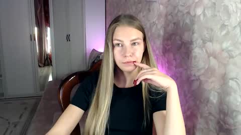 Snapshot of fofhcf chatting on 10/16/25, 02:18 Molli  Ready for any play with you. Hottest show in pvt  Help a student earn big tokens  online show from 10/16/25, 02:18