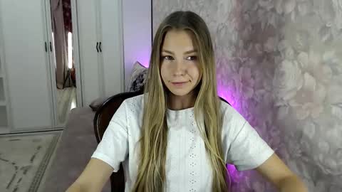 Snapshot of fofhcf chatting on 10/18/25, 03:35 Molli  Ready for any play with you. Hottest show in pvt  Help a student earn big tokens  online show from 10/18/25, 03:35