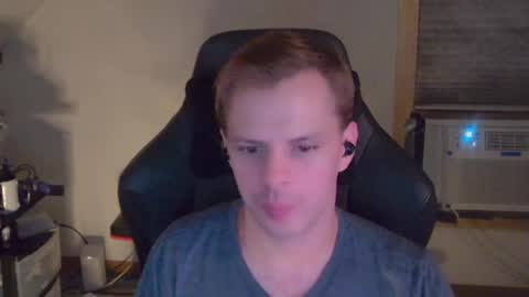 Snapshot of forever_broken chatting on 10/03/25, 05:04 forever_broken online show from 10/03/25, 05:04